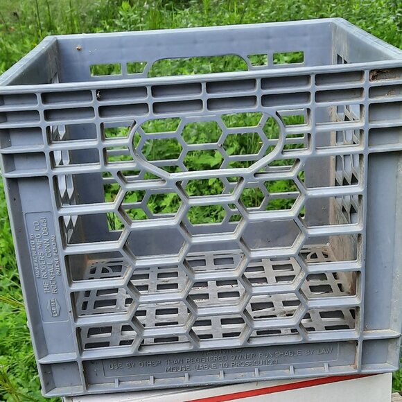 Vintage PLASTIC GUIDA'S DAIRY MILK CRATE "Standard Grey" 13" X 13" - Picture 6 of 6